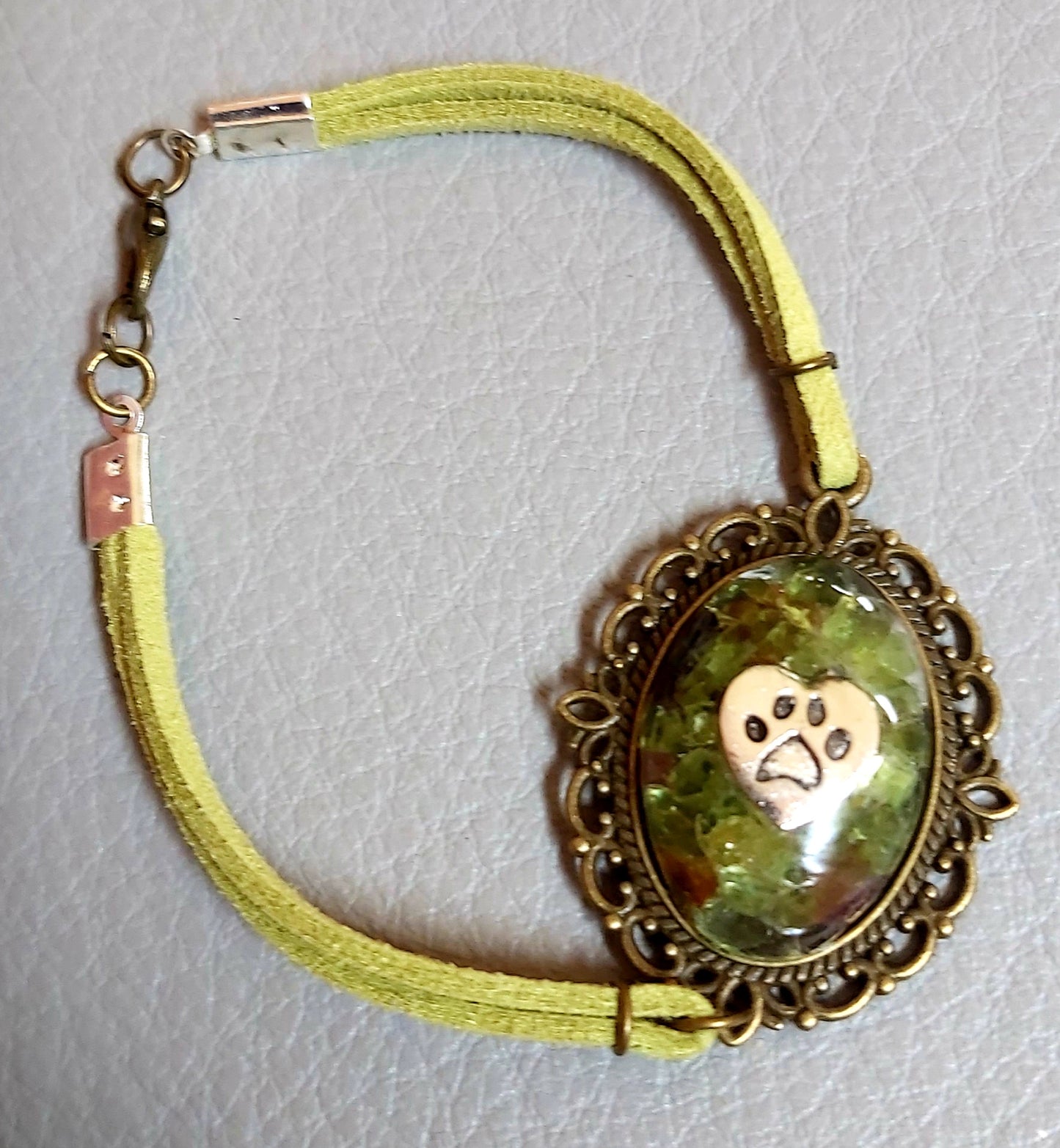 Medaillon Orgon Armband Pfote mit Peridot